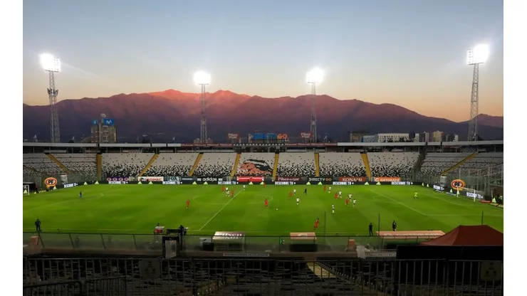 Colo Colo quiere revolucionar su cancha con modelo espejo a Monumental de Núñez.