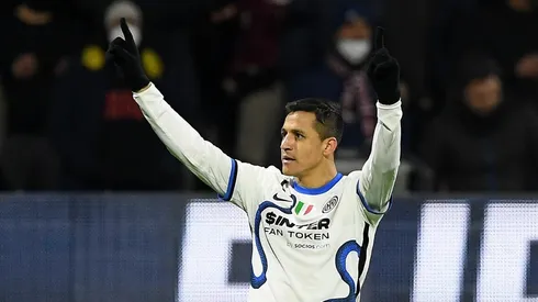 El club italiano se despidió del delantero chileno durante este lunes