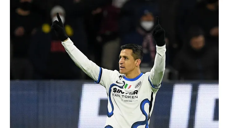 El club italiano se despidió del delantero chileno durante este lunes