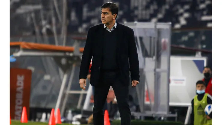 Quinteros le baja los humos al plantel de Colo Colo para conseguir el título.