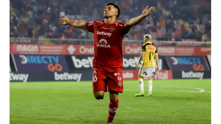 Ñublense derrota a Coquimbo y acortar distancia con Colo Colo.