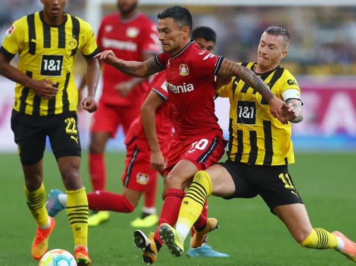 Aránguiz y su Leverkusen inician la Bundesliga con una caída