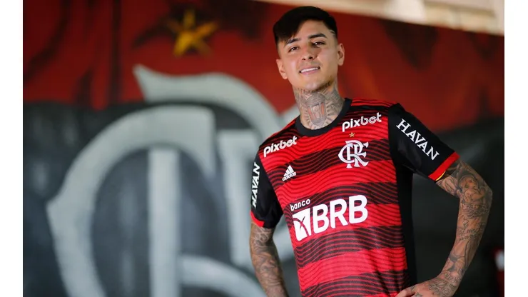 Erick Pulgar fue presentado en el Flamengo