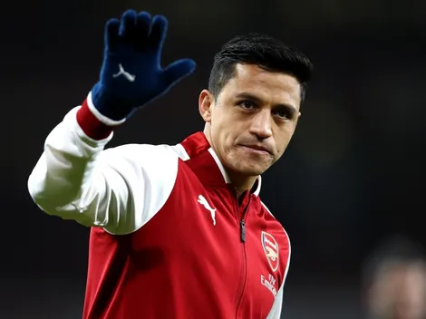 Hinchas del Arsenal le prenden una velita a Alexis para su regreso