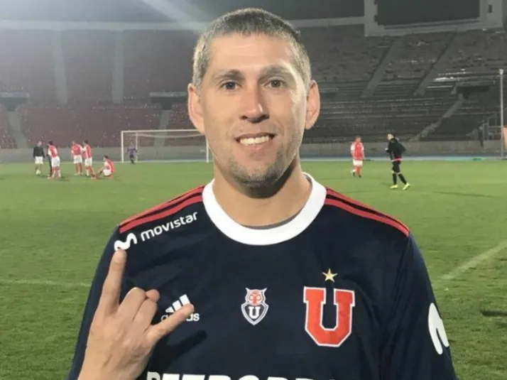 Galleta Suazo golpea la mesa y hace un dramático llamado a los hinchas de U