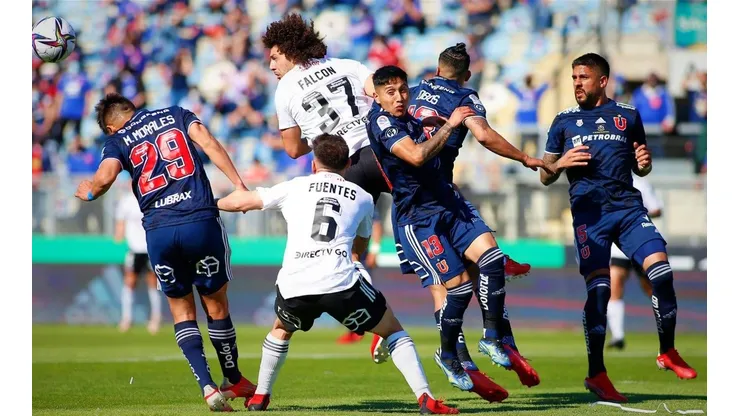 Universidad de Chile y Colo Colo se enfrentan en el Superclásico del fútbol chileno en el Fiscal de Talca.