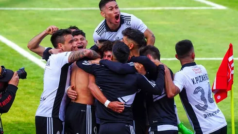 Colo Colo derrota a la U en el Superclásico y se aleja en el liderato.