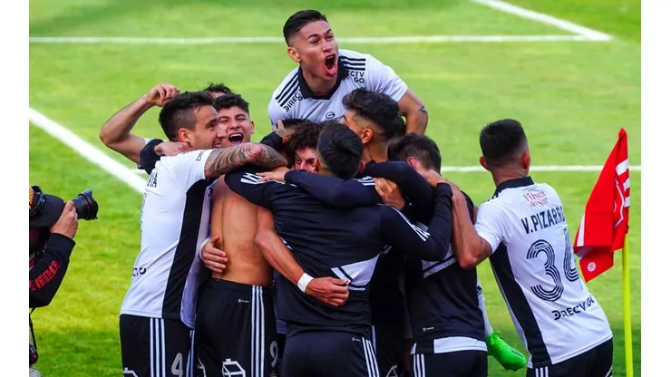 Colo Colo derrota a la U en el Superclásico y se aleja en el liderato.