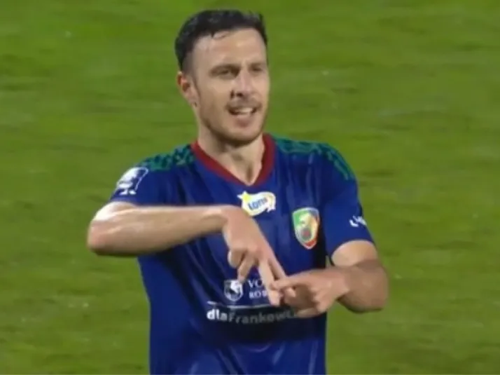 Video: Henríquez anota su primer gol oficial en la liga polaca