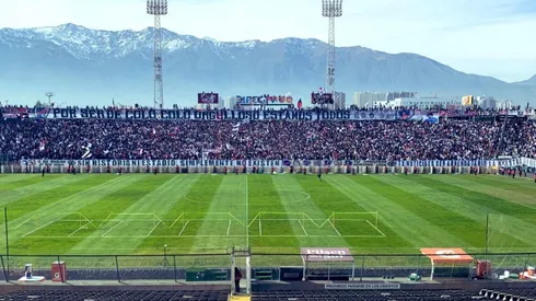 El masivo arengazo de los hinchas albos antes del Superclásico frente a la U.