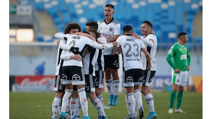 Colo Colo busca seguir con los abrazos.