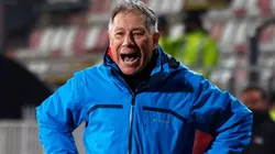 El técnico argentino se enojó con su cuerpo técnico en el partido de la UC y Palestino