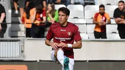 El delantero hace su debut no oficial con el cuadro granate