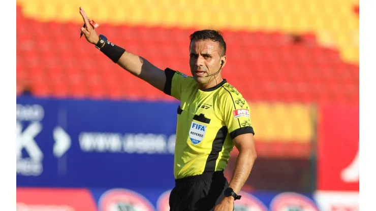 Piero Maza arbitrará el Superclásico del domingo.