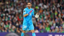 Claudio Bravo renovó con Betis hasta el 2023.