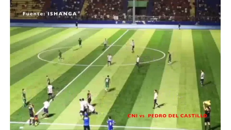 Escándalo en Perú por equipo que jugó con 12 jugadores y árbitro rompe reglamento.
