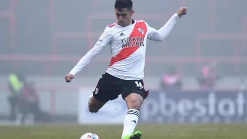 Liberman le hace un queque a Solari en River Plate.