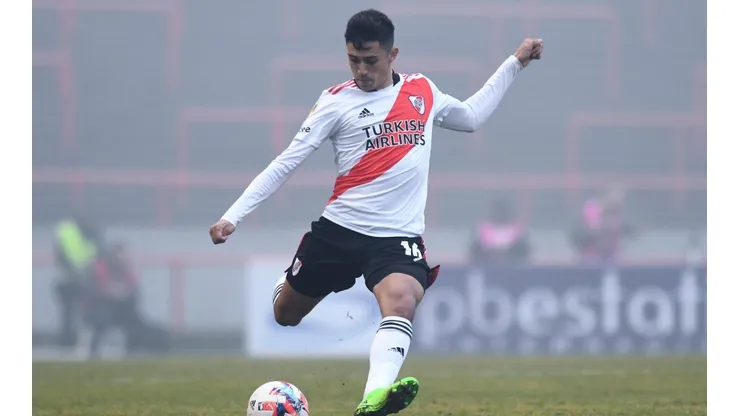 Liberman le hace un queque a Solari en River Plate.