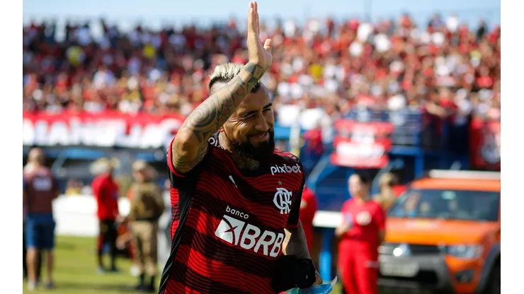 Arturo Vidal hace su debut en Brasil