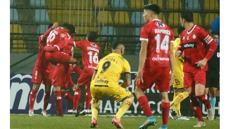 La Calera sale de la zona de descenso con importante triunfo frente a Everton.