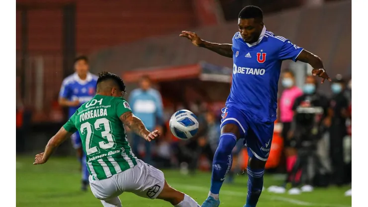 Universidad de Chile se encuentra en el 11° lugar con 21 puntos.