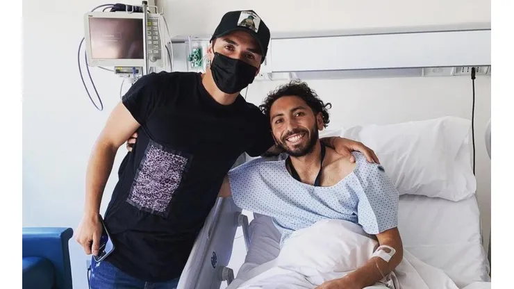 Cuevas es operado con éxito en UC y recibe una gran visita.