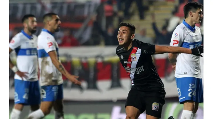 Curicó le dio un golpe a la UC en el segundo tiempo y se terminó llevando el partido