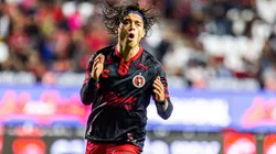 Papá de Montecinos se le cae el caset y asegura que Colo Colo se metió en su fichaje.