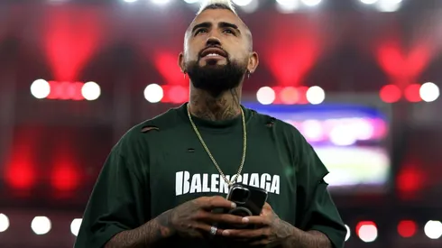 Histórico futbolista brasileño le da con todo a la llegada de Vidal a Flamengo.