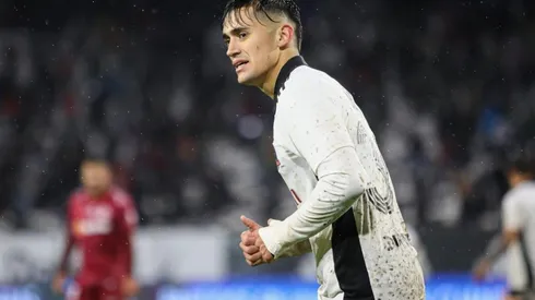 Los hinchas comienzan a despedir al "Pibe de Oro".