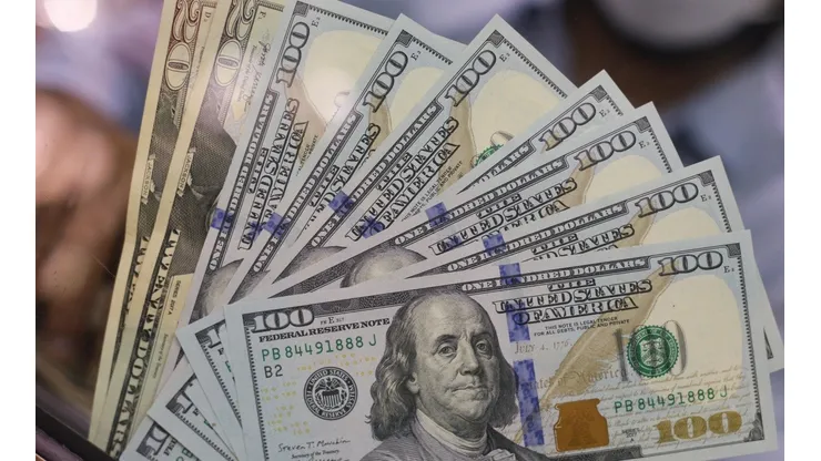 El dólar incluso ha pasado por momentos la barrera de los 1000 pesos en Chile.