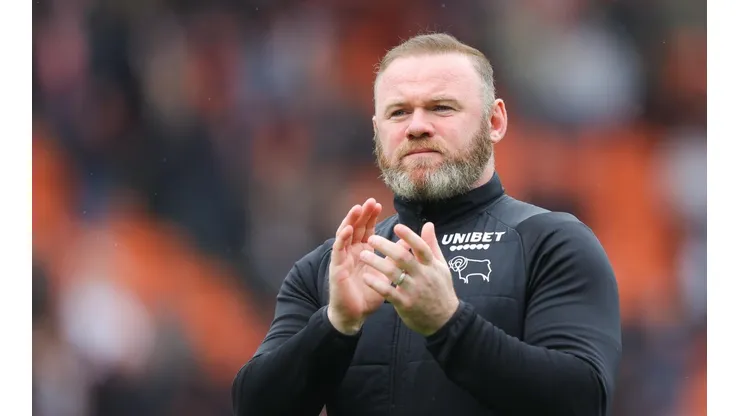 Wayne Rooney va por una nueva experiencia como DT.
