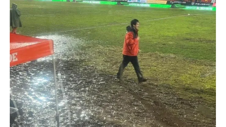 La cancha quedó en pésimas condiciones tras las lluvias y un partido de rugby.