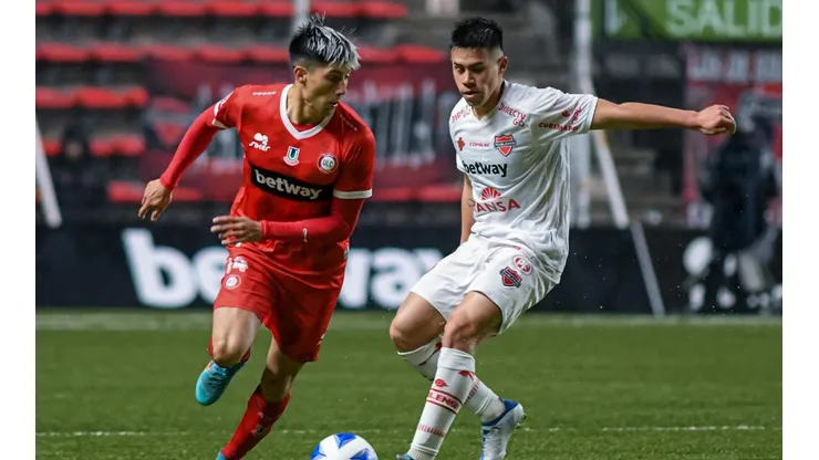 Ñublense vino de atrás en el partido y logra sacar un empate con La Calera.