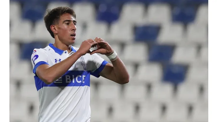 Holan quedó con el "corazón partido" por la partida de Valencia.