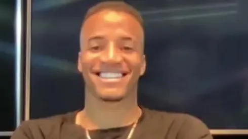 Un sonriente Castillo le mendó un recado a los hinchas chilenos.