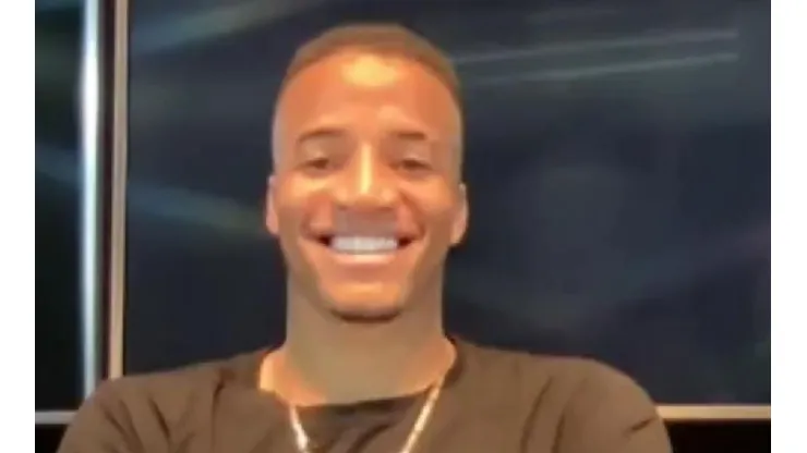 Un sonriente Castillo le mendó un recado a los hinchas chilenos.