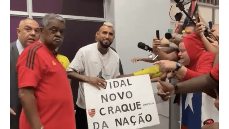 Vidal enloquece a Flamengo en su llegada a Brasil pese a que aún no está listo.