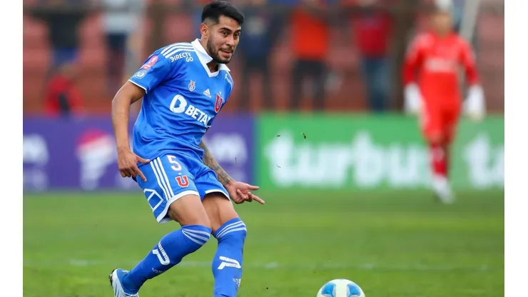Emmanuel Ojeda le dio con todo a la cancha del Santa Laura