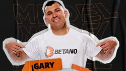 El nuevo equipo de Gary Medel junto a Eduardo Vargas.