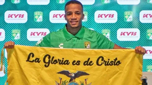 Castillo en su presentación con el elenco mexicano