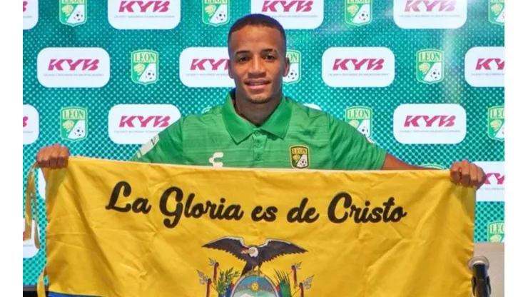 Castillo en su presentación con el elenco mexicano