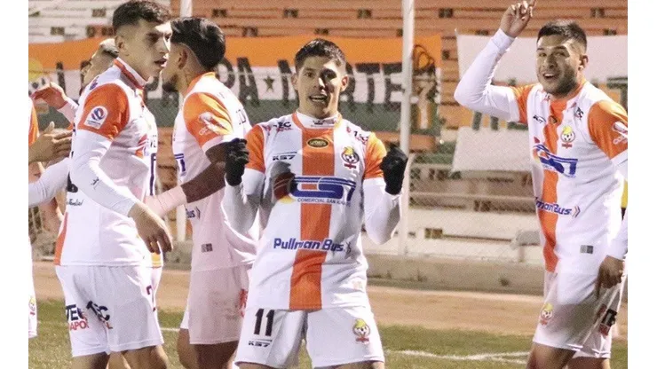 Cobresal derrota a Antofagasta y se acerca a Colo Colo en la cima.