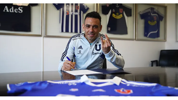 Nery Domínguez oficializado como nuevo refuerzo Azul