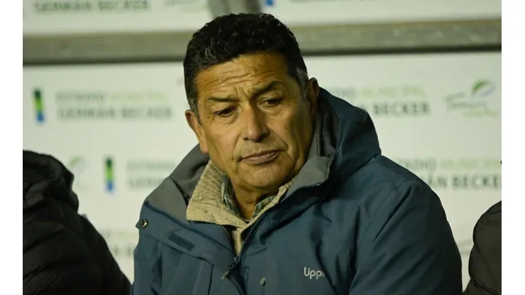 Mortero Aravena le cayó fuerte a la UC tras caída en Copa Sudamericana.