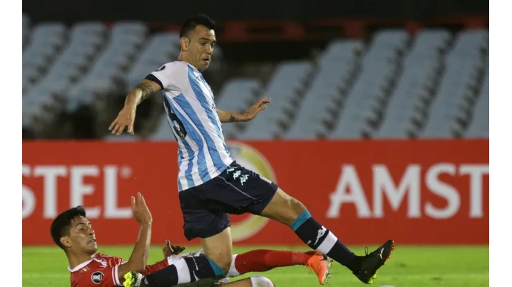 Domínguez ya está en Chile, se hará los chequeos y se sumará a la U.
