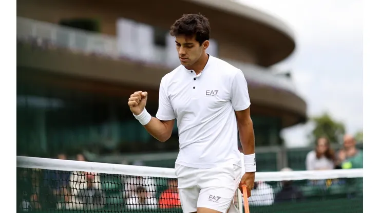 Garin avanza a tranco firme en Wimbledon.
