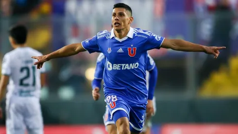 Poblete celebrando su anotación ante General Velásquez.