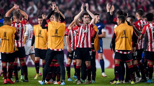 Estudiantes clasificó en el primer lugar del Grupo C