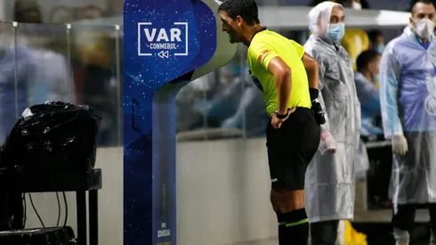 Los partidos de Colo Colo y UC en Copa Sudamericana habrá presencia de VAR.